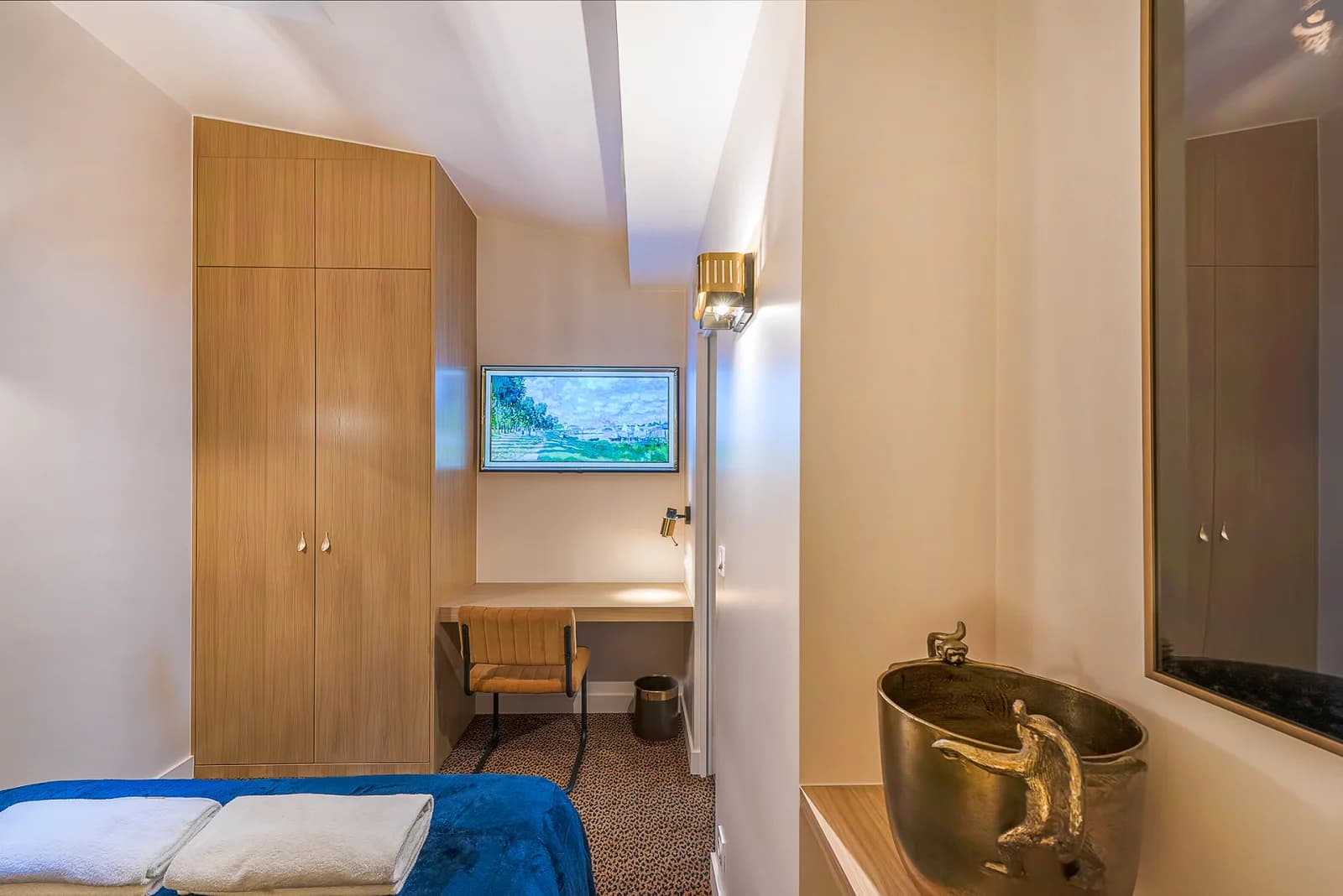 Chambre dans Le Taji: Spa, Balnéo, Cinéma et Cabane insolite à Paris - 1