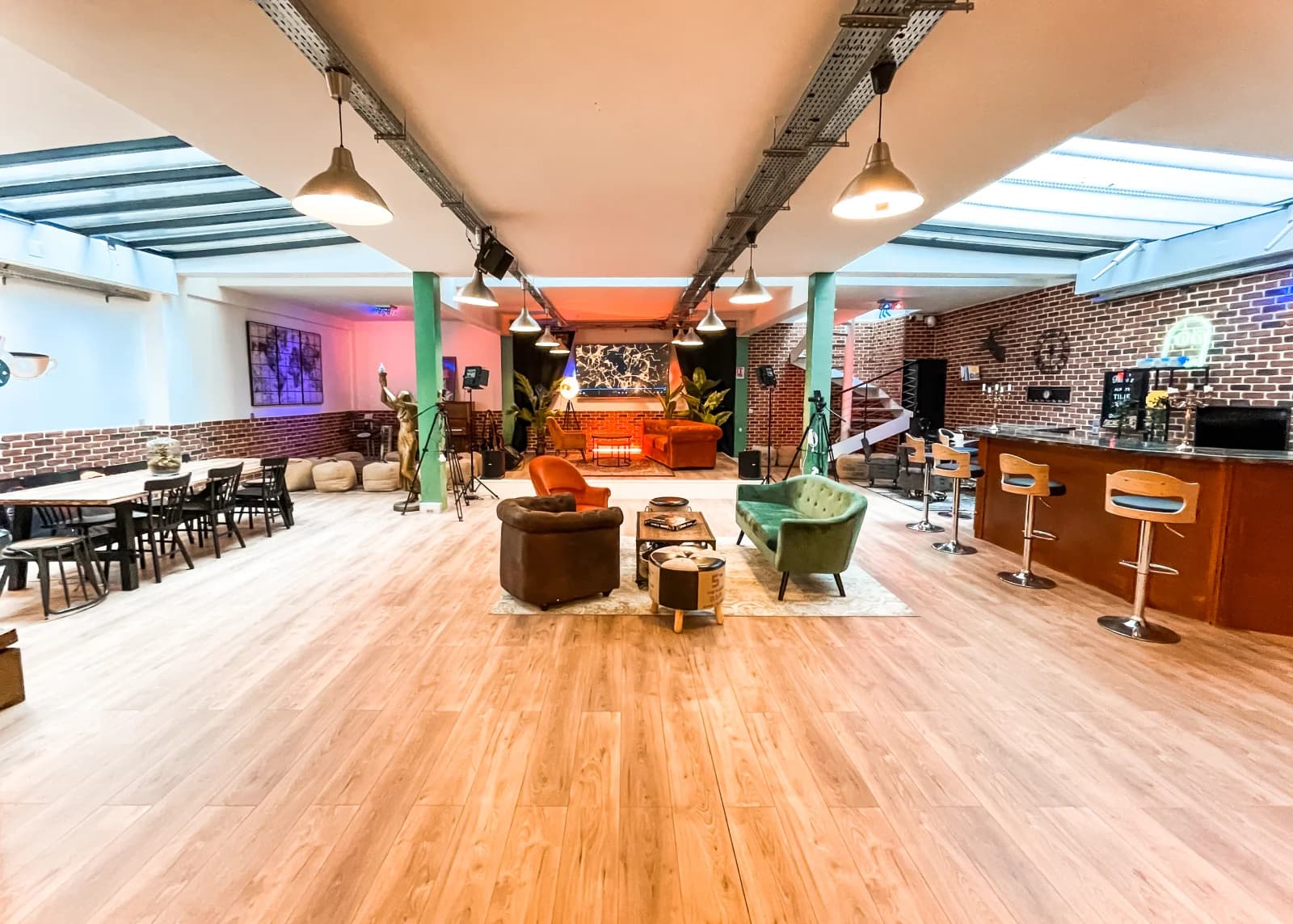 Salle de réunion dans Réplique du célèbre Central Perk: ambiance Friends garantie - 1
