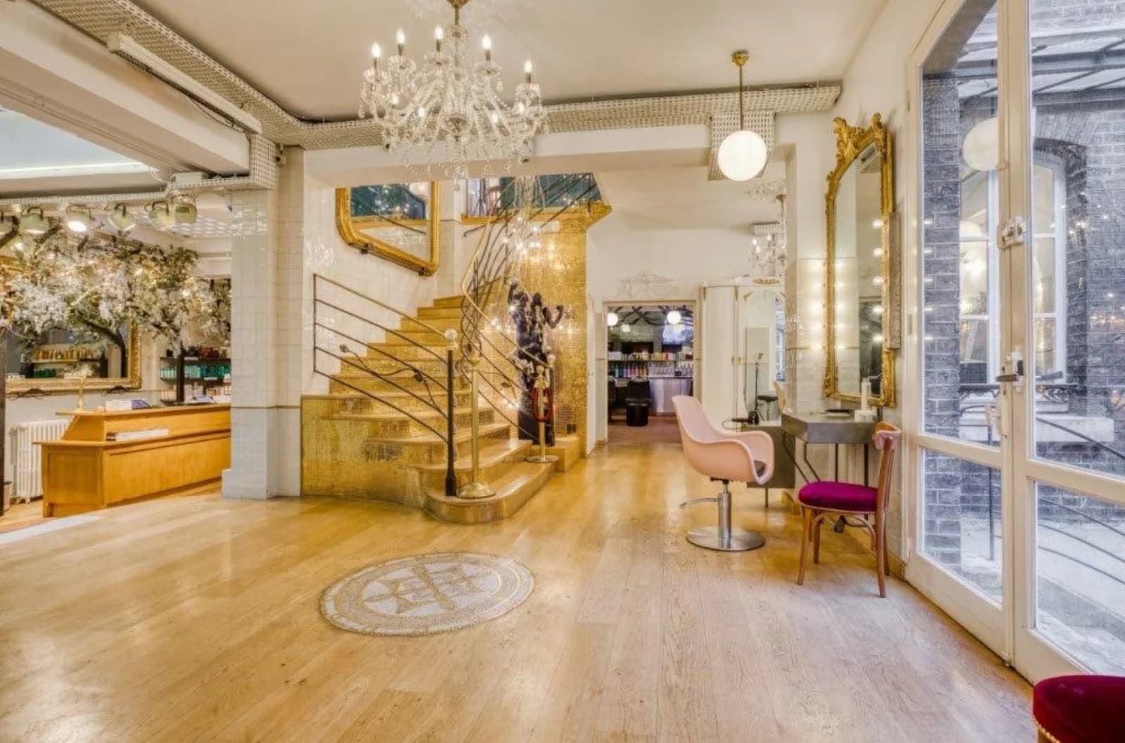 Salon dans St-Germain-des-Prés: lieu unique des anciens bains-douches - 0