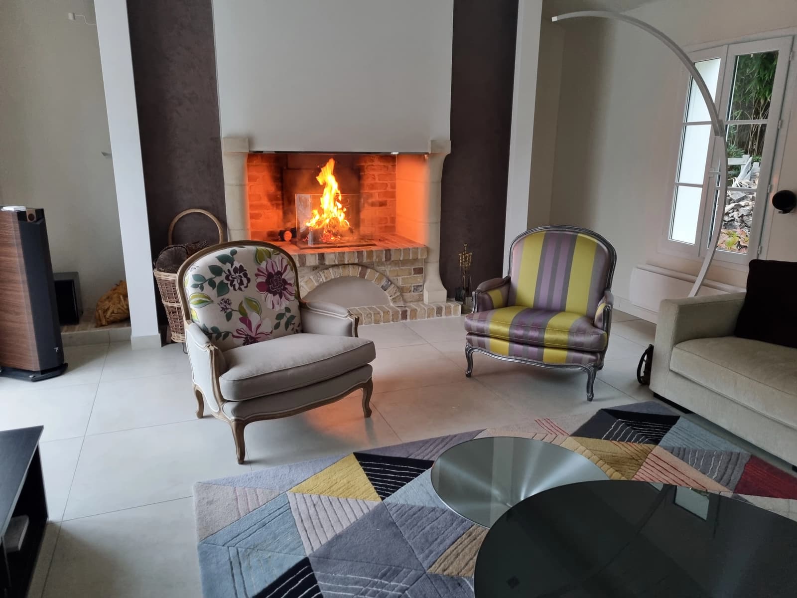 Living room in Magnificent Villa with fireplace and swimming pool - 1