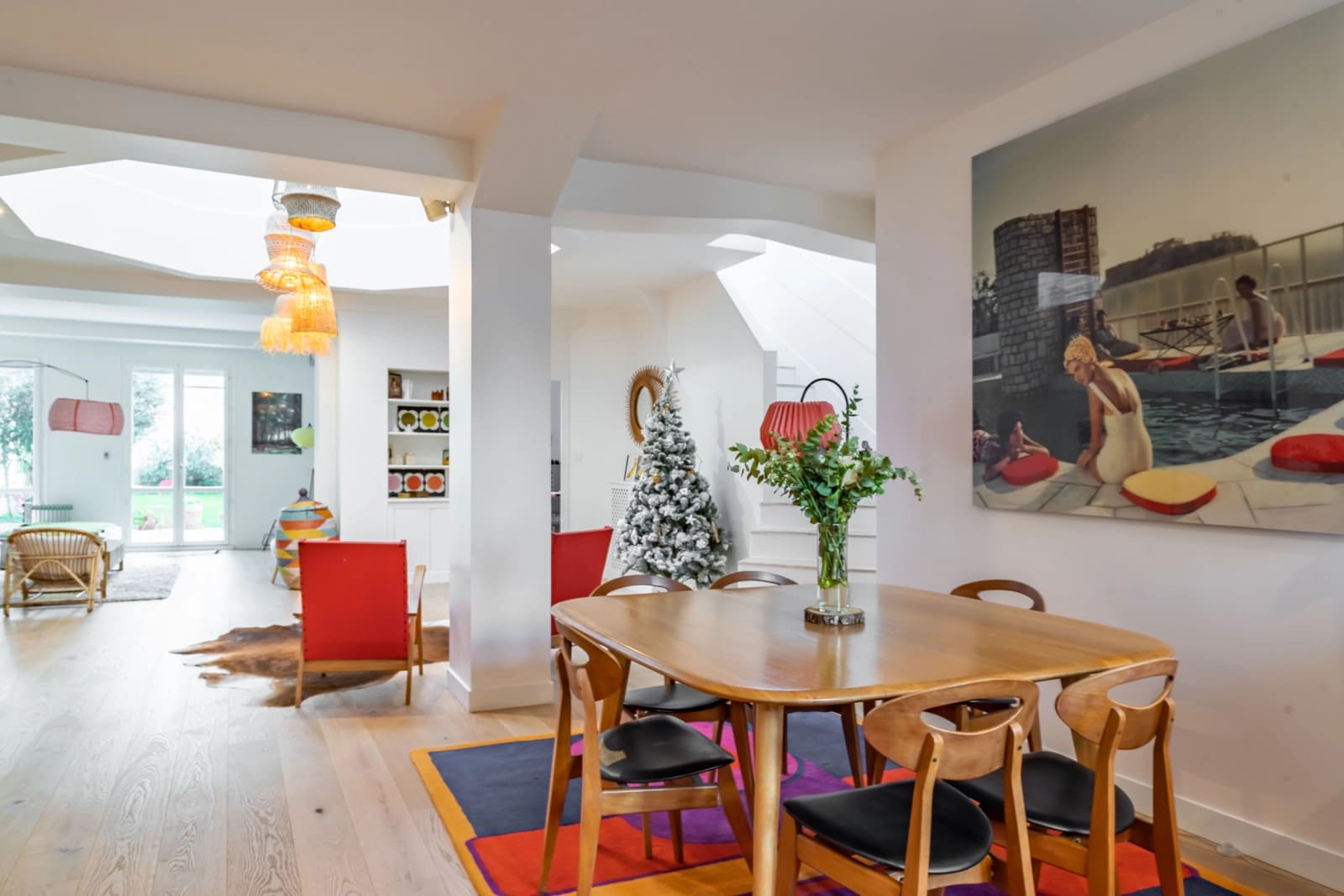 Meeting room in Atypical space with a cathedral lounge - 0