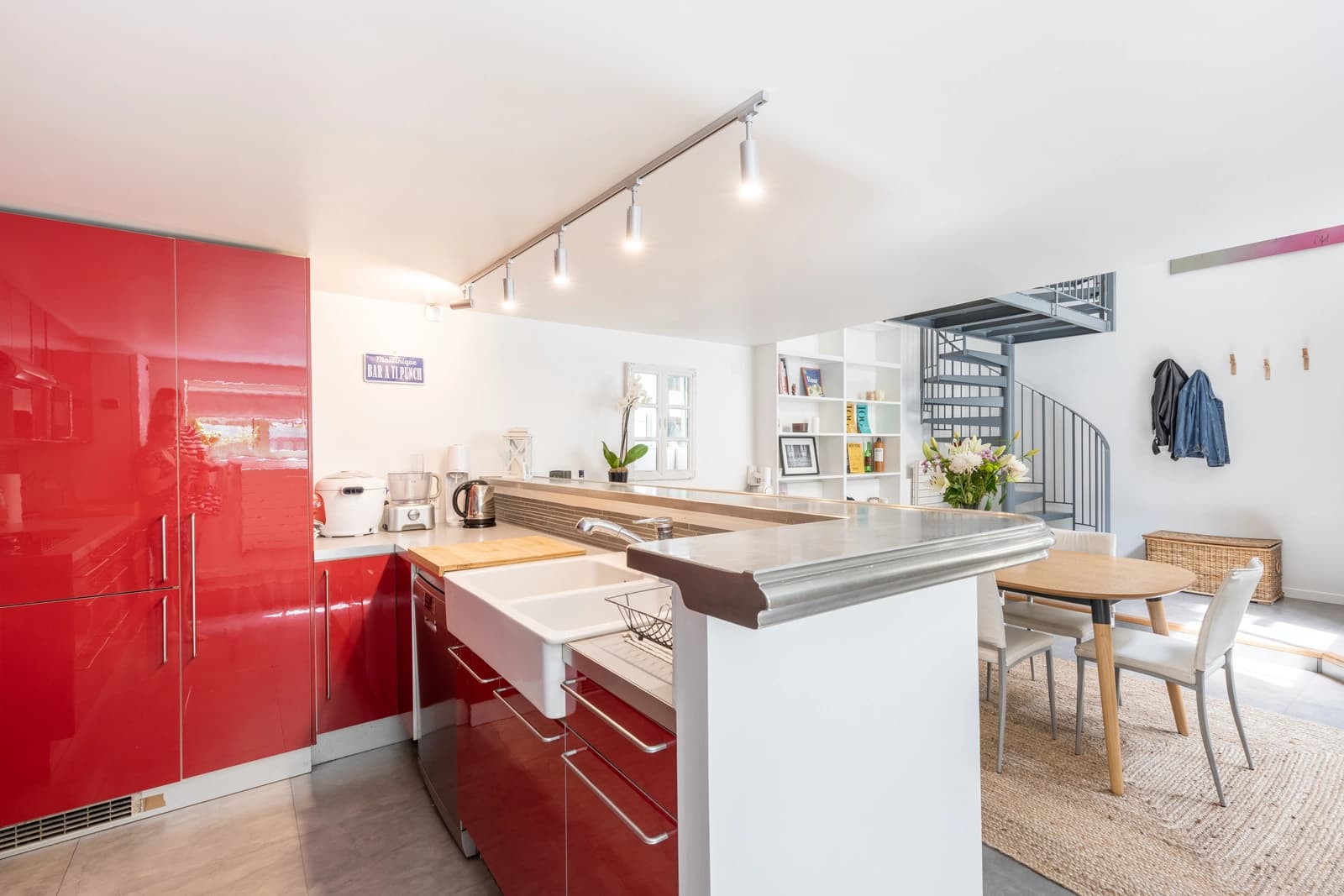 Kitchen in Atypical loft near Montmartre - 1