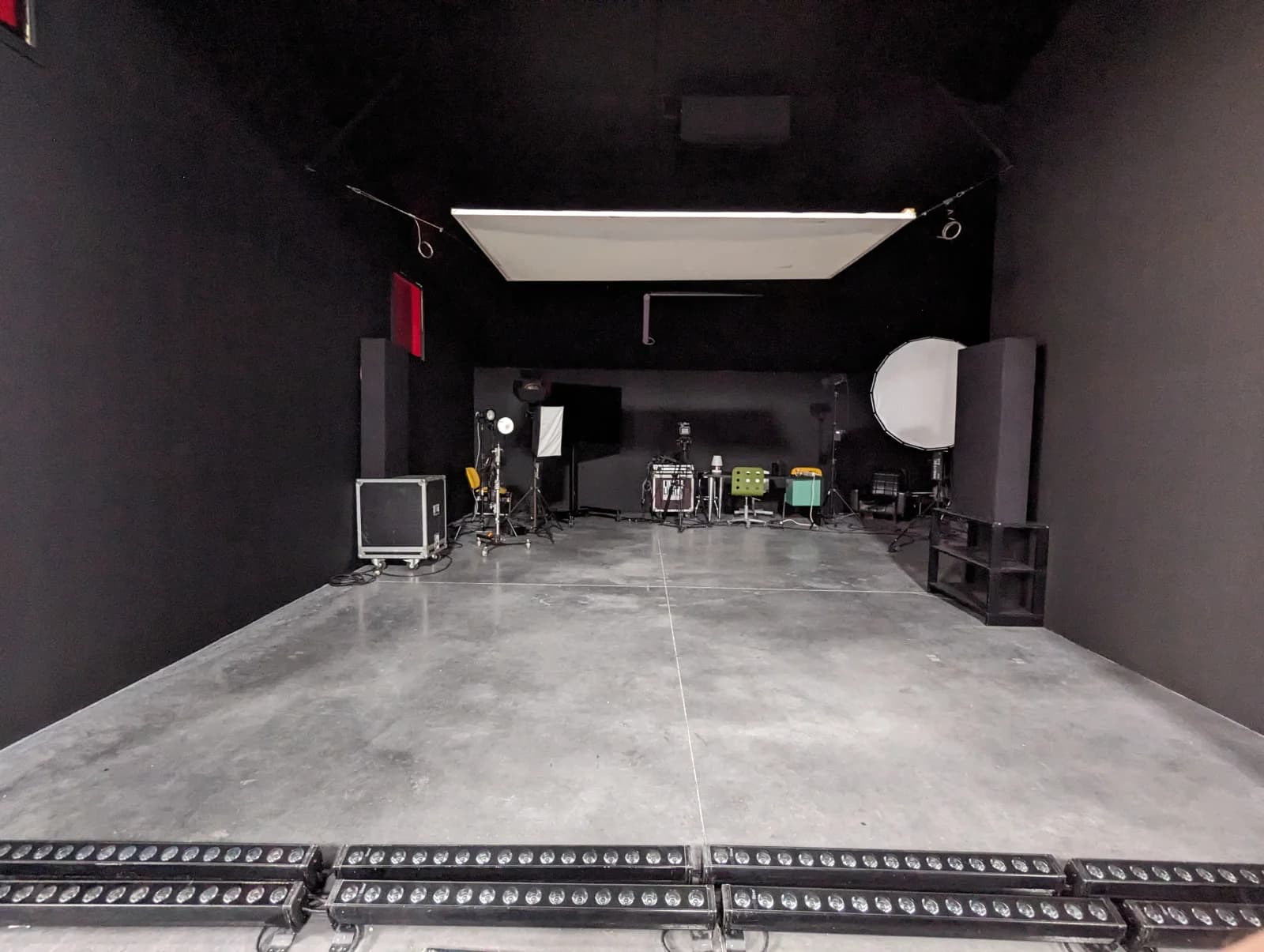 Space Downtown film set + parking - 4