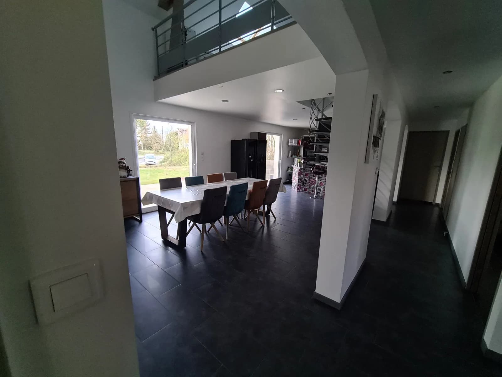 Salle de réunion dans Logement convivial et chaleureux, parfait pour partager - 1