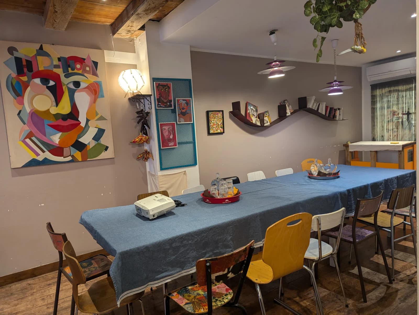 Space Your Event in a Marseilles Art Room! - 2