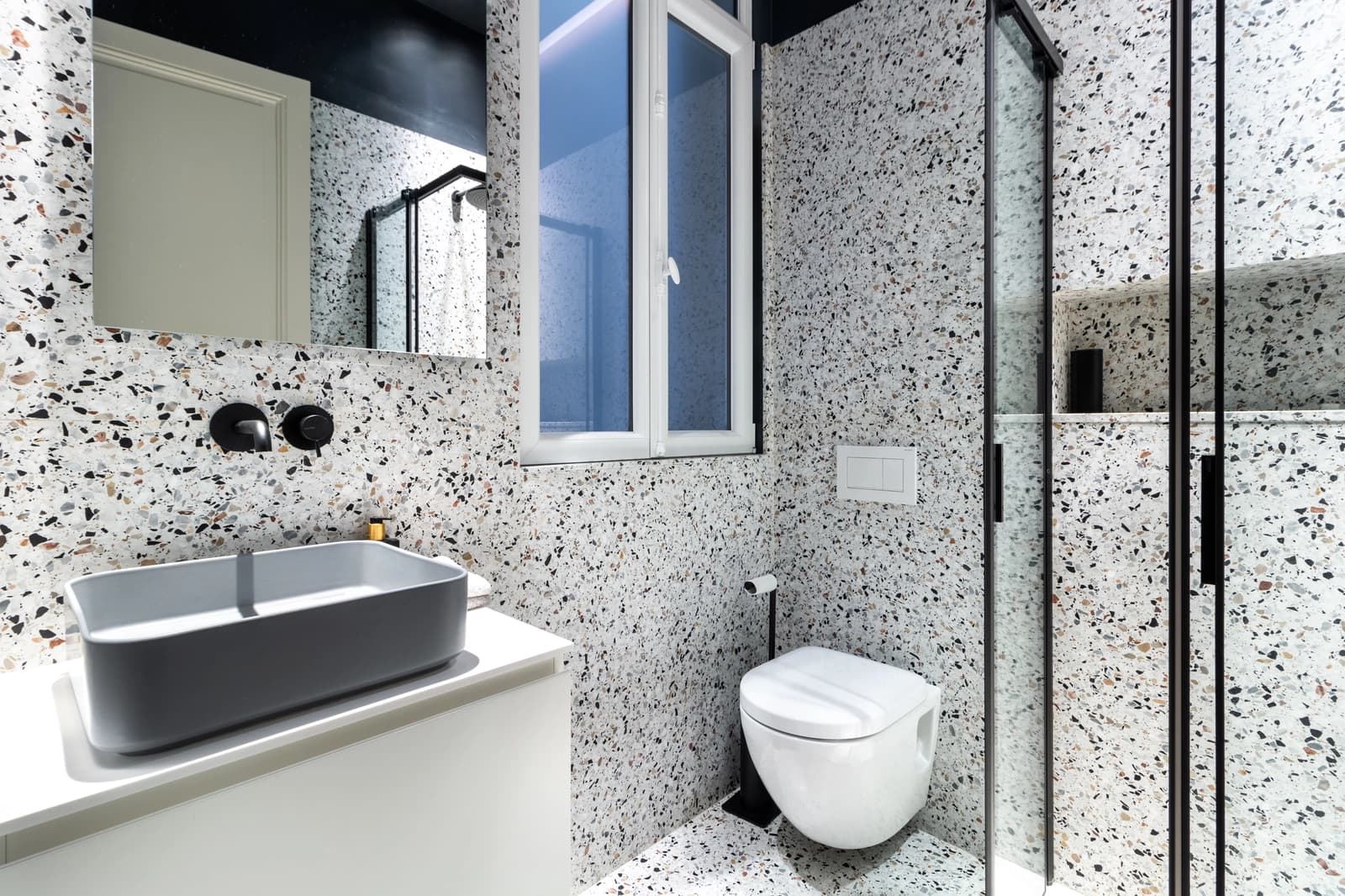 Bathroom in Sublime Haussmannian and contemporary apartment - 1
