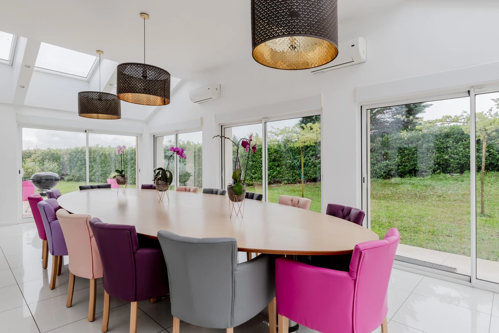Grand espace lumineux dans une villa