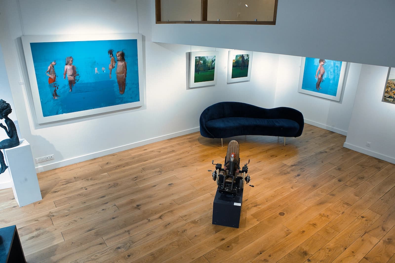Space  Spacious, uncluttered gallery - 1