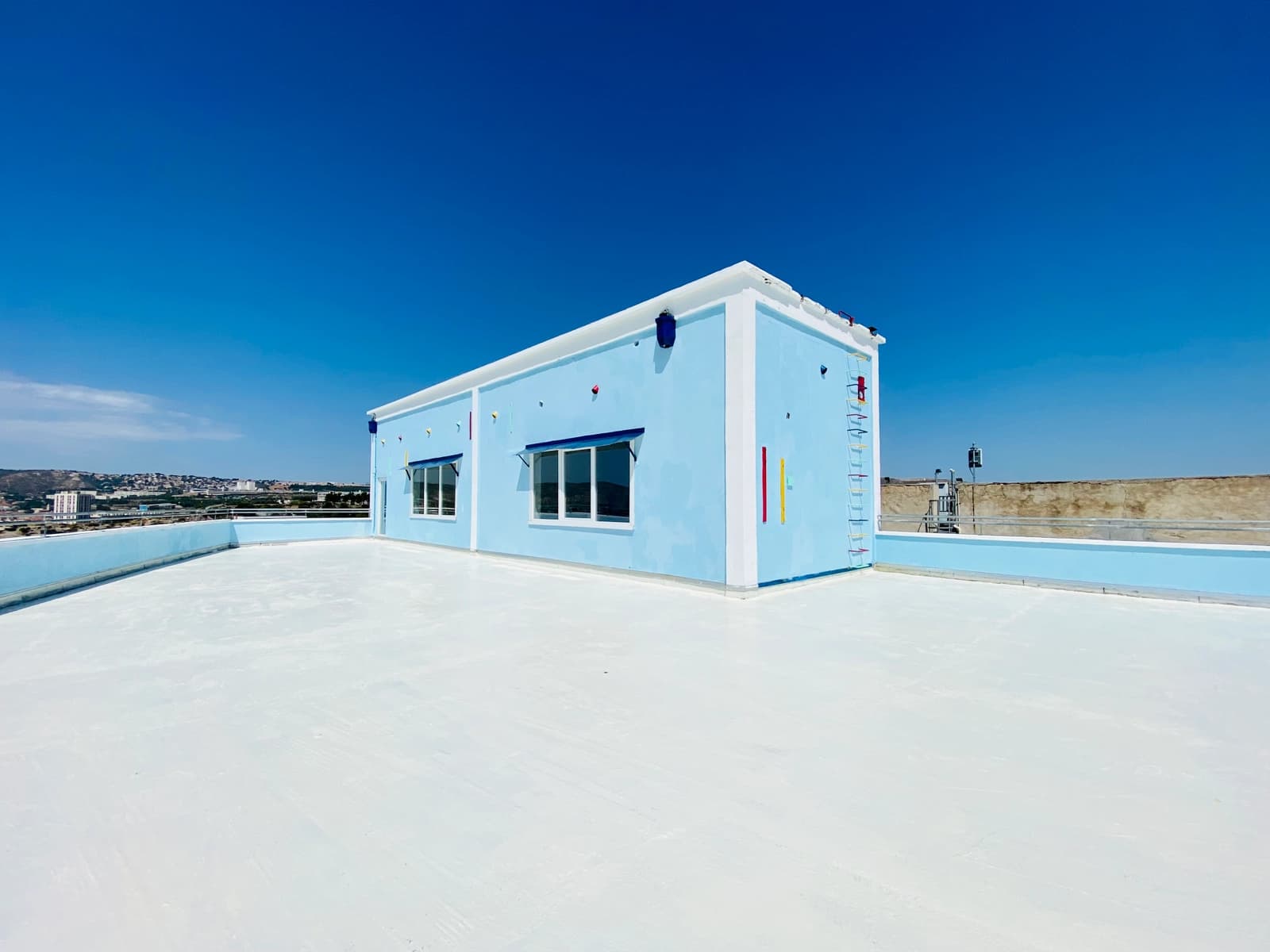 Warehouse with rooftop sea view