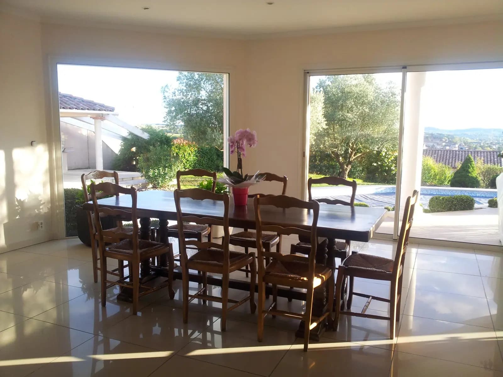 Salle de réunion dans Villa avec grand séjour, vue imprenable et piscine - 1