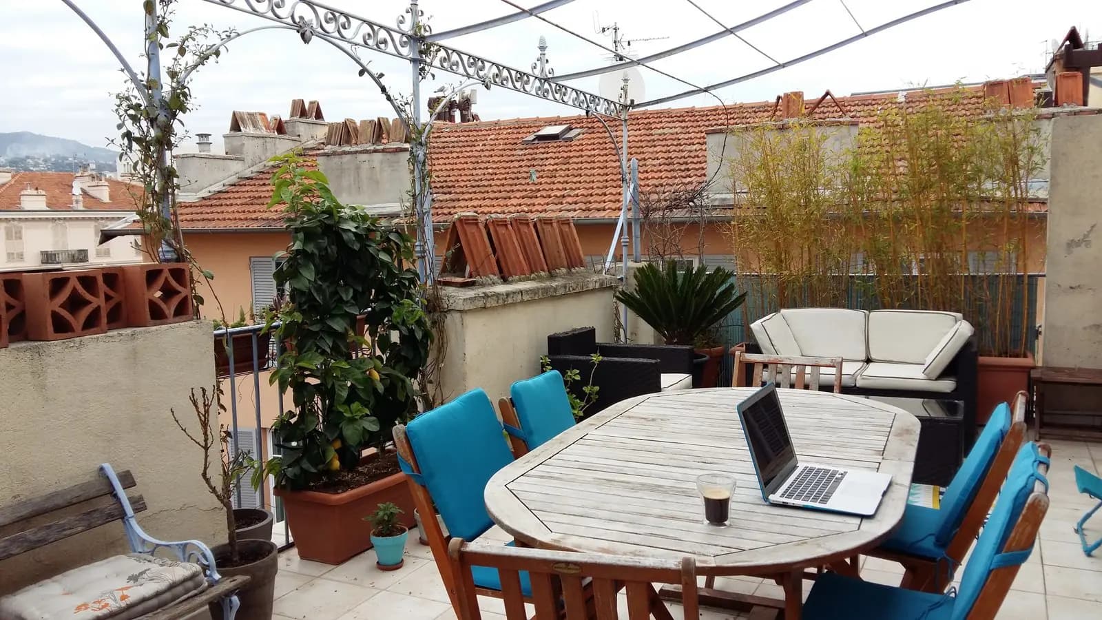 Salle de réunion dans Spacieuse terrasse au calme pour moments de détente - 1