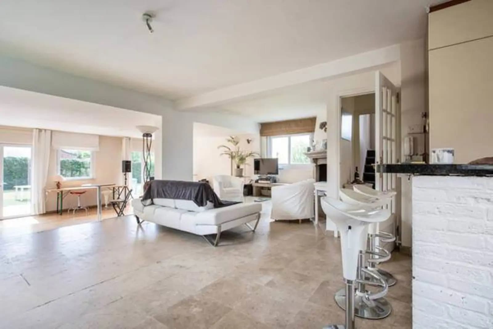 Espace lumineux et privatif dans une villa individuelle