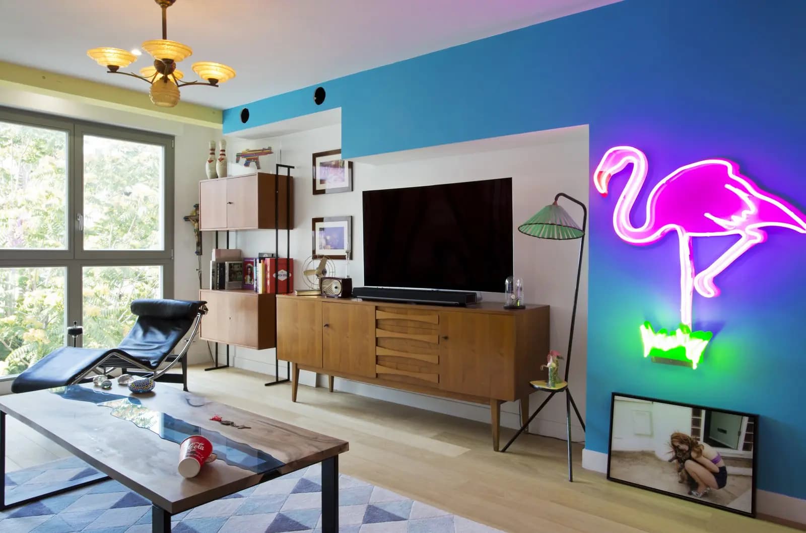 Living room in Retro US diner apartment with terrace - 1