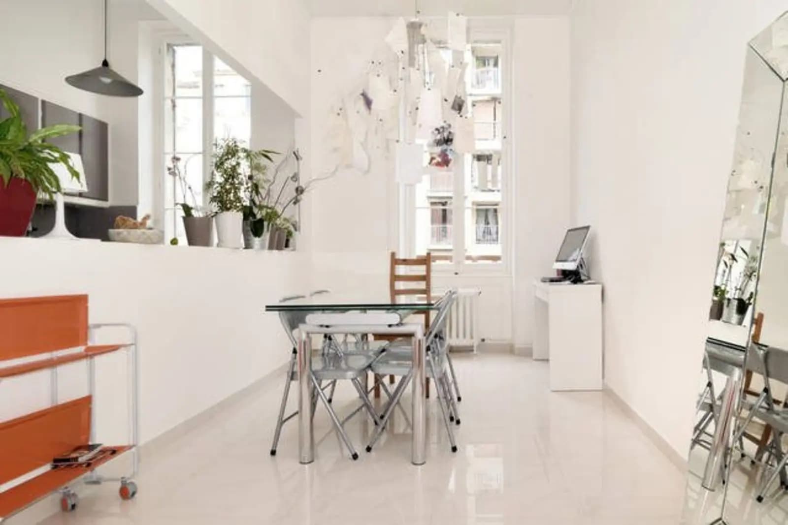 Salle de réunion dans Appartement Haussmannien alliant chic et modernité - 1
