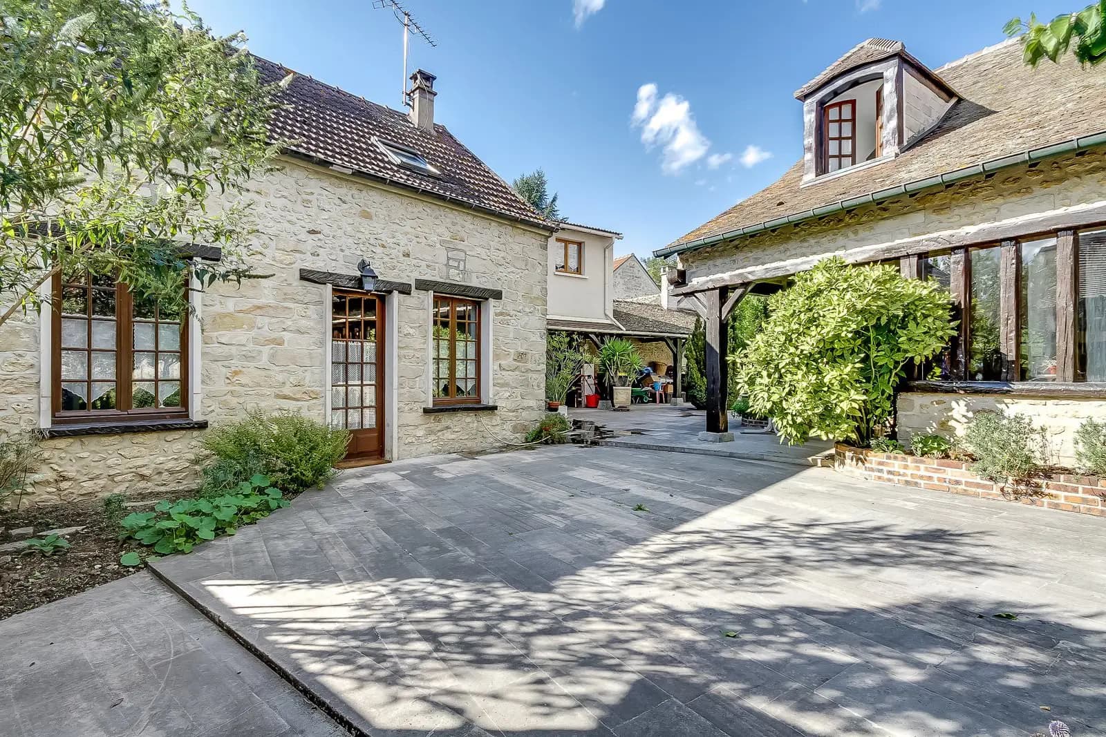 Salle de réunion dans Belle maison de campagne avec sa piscine relaxante - 1
