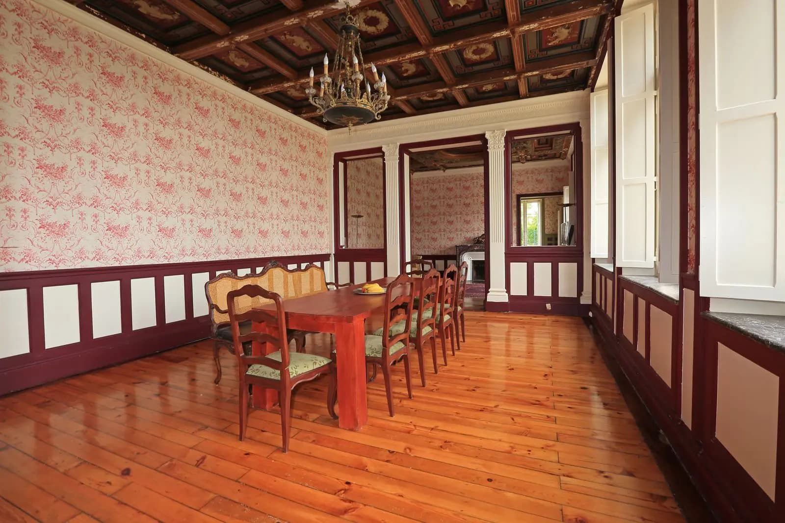Meeting room in Large Period Room in an 18th century Chateau - 1