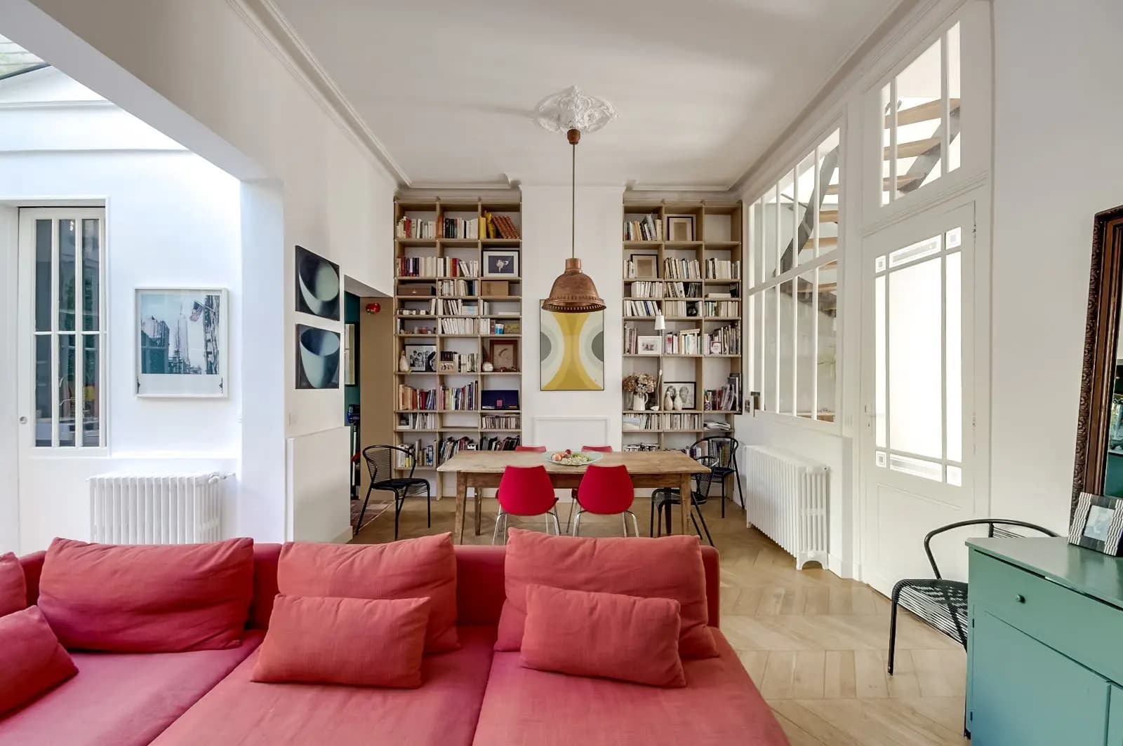 Living room in Typical Bordeaux shop, tastefully renovated. - 1