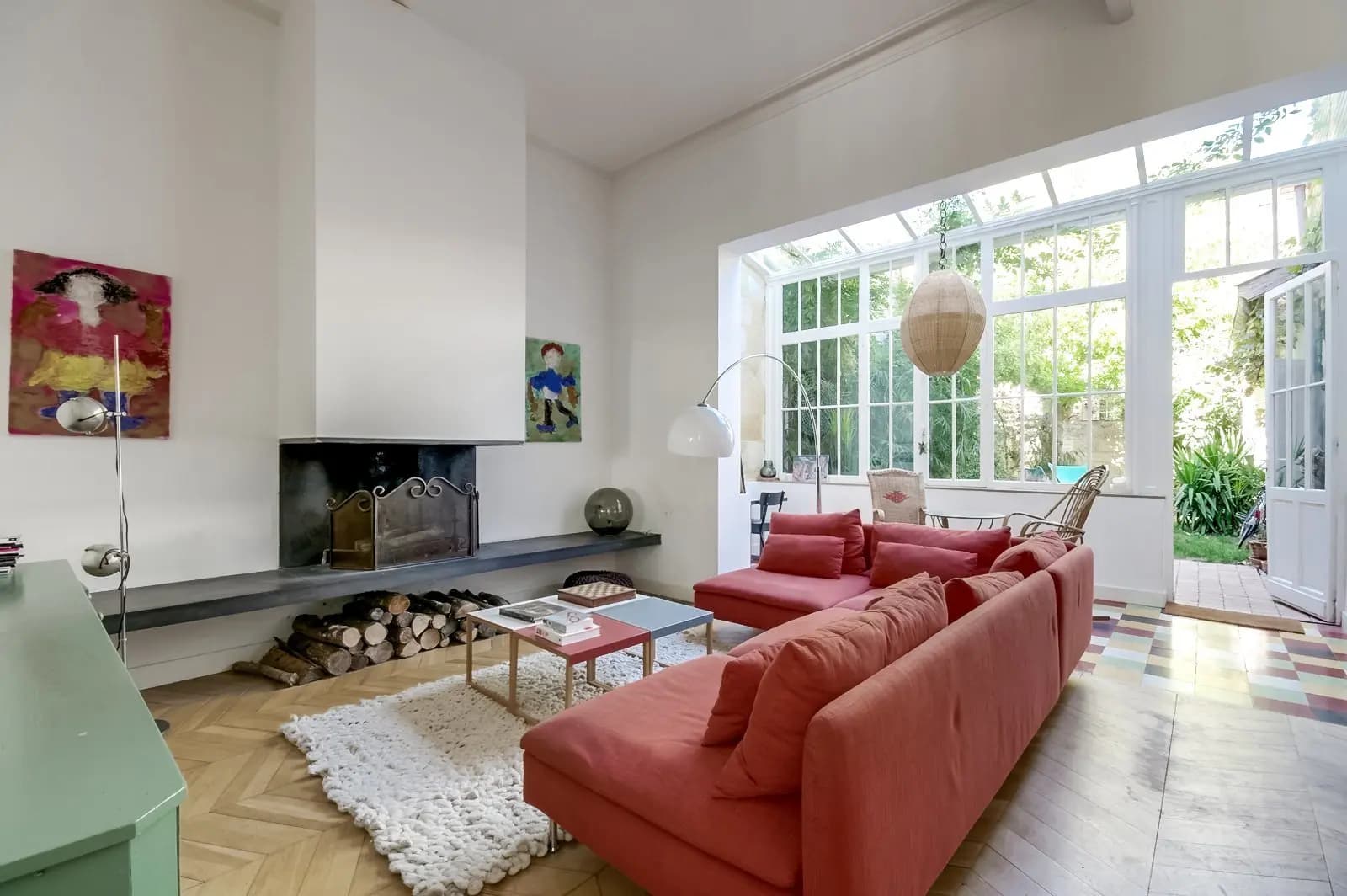 Living room in Typical Bordeaux shop, tastefully renovated. - 0