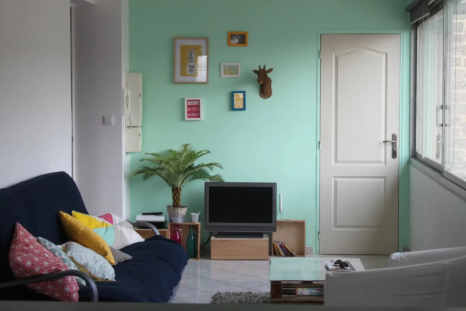 Living room in Bright, quiet and easy to reach - 1
