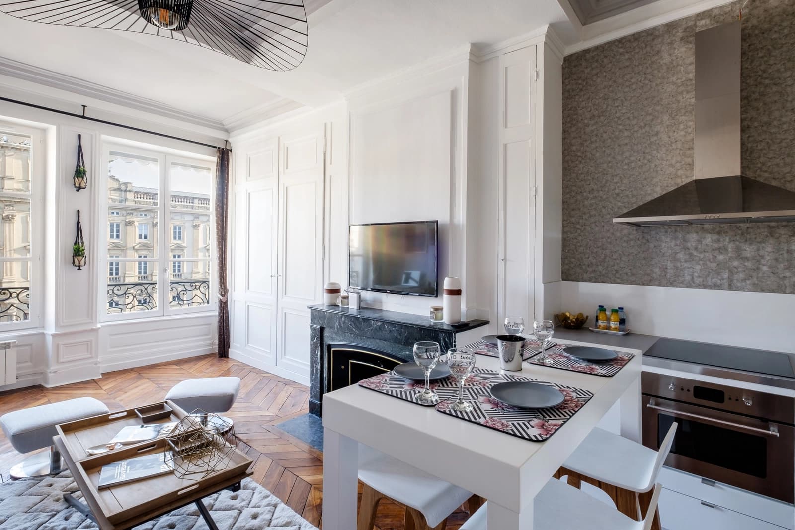 Cuisine dans Superbe appartement au coeur vibrant du centre de Lyon - 1