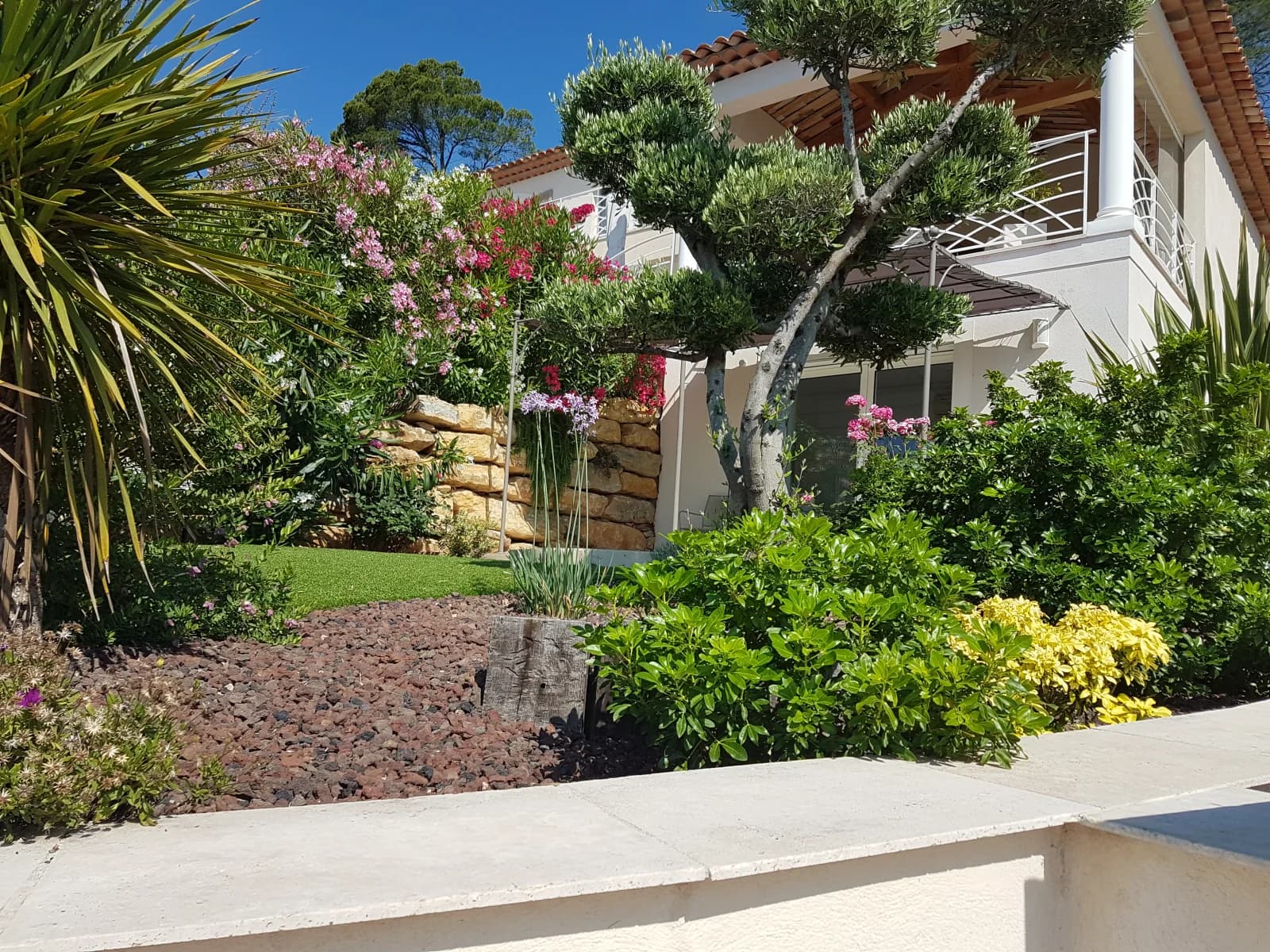 Meeting room in Pretty new villa with beautiful garden and swimming pool - 1