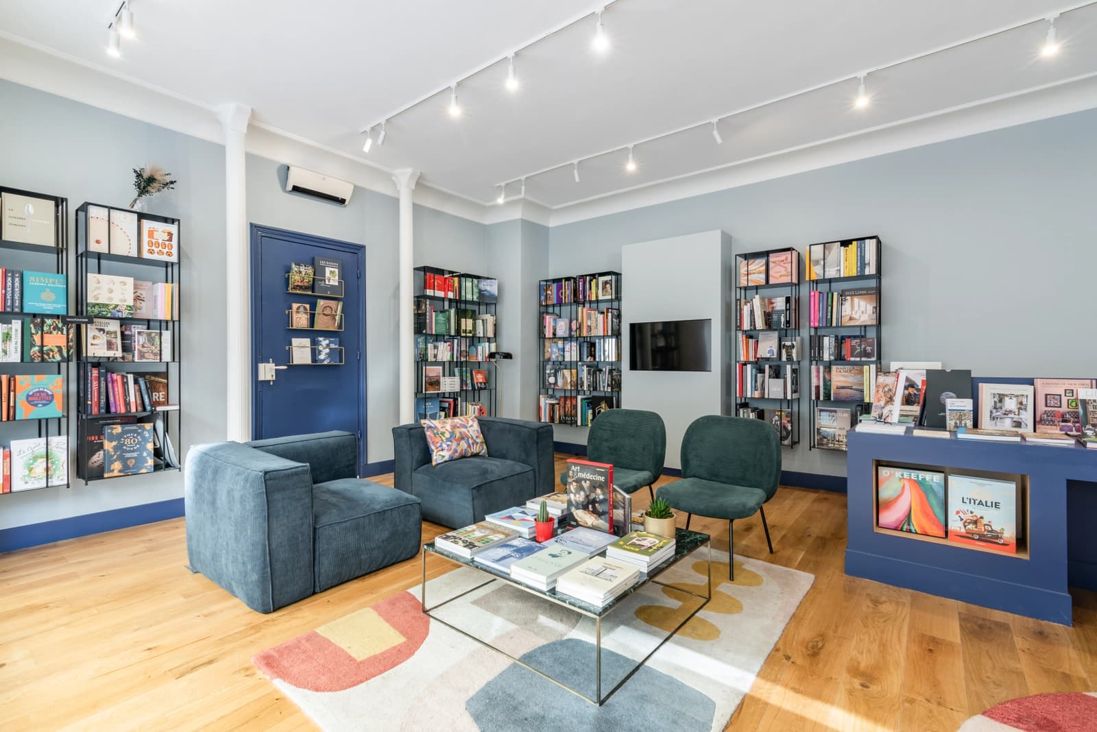 Salon dans Appartement littéraire: un refuge pour les amoureux des mots - 1