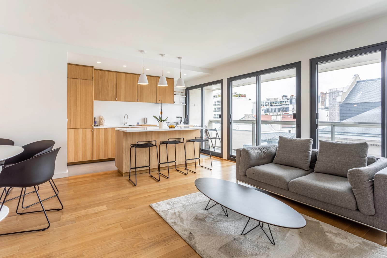 Living room in Clean, minimalist apartment - 1
