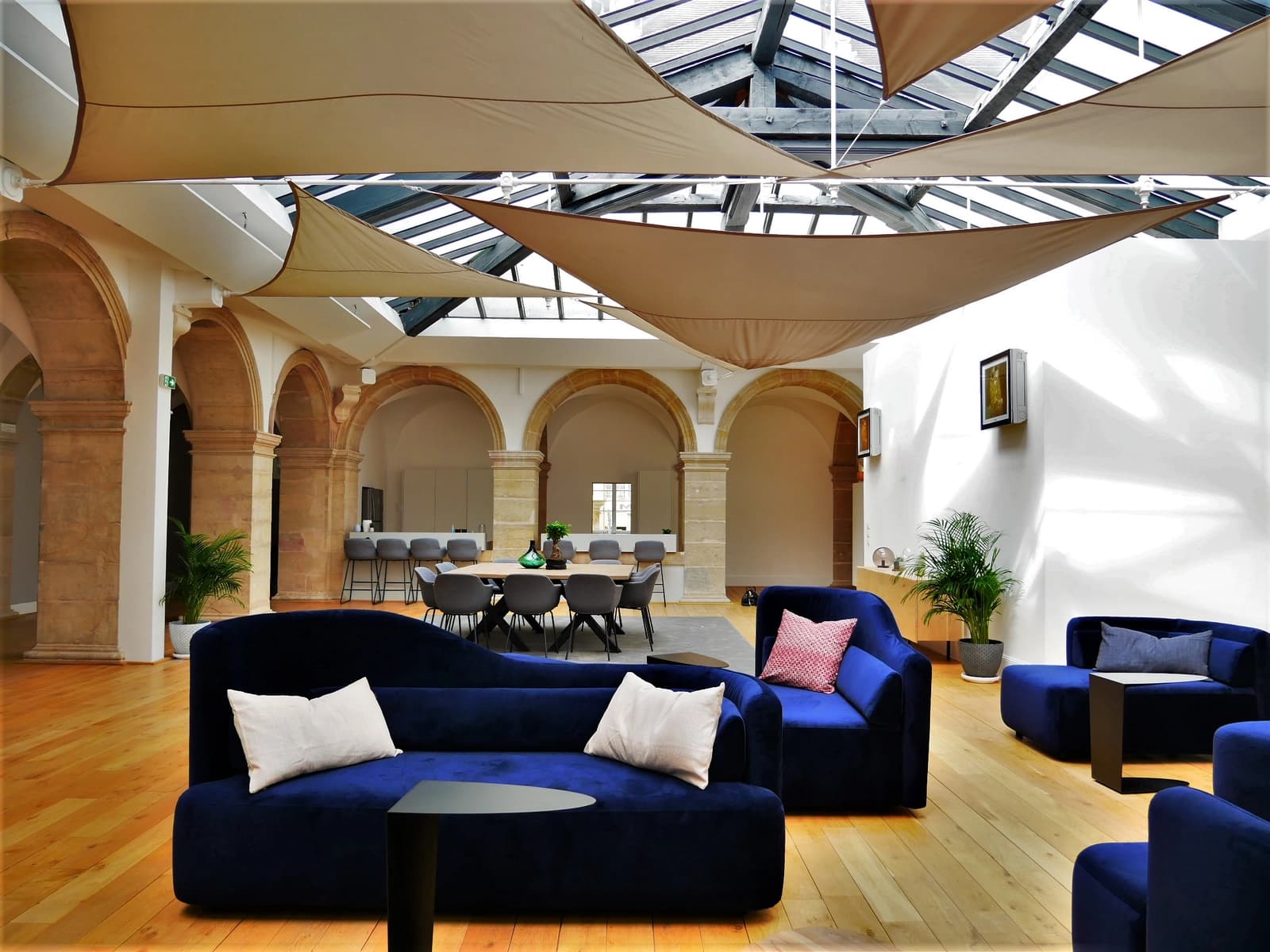 Living room in Large atypical apartment in the heart of Dijon - 1