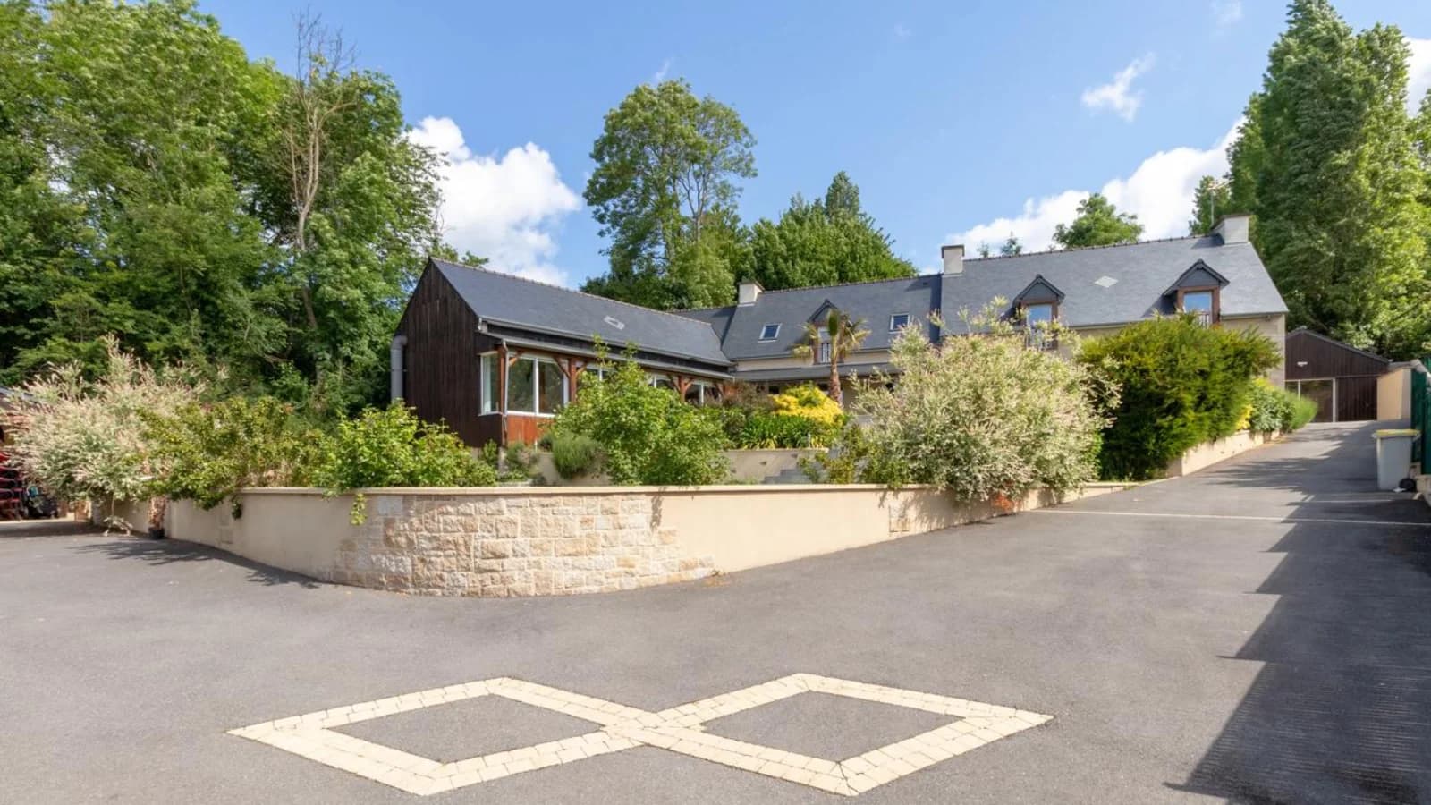 Salle de réunion dans Vaste villa en bord de Rance avec son bassin de nage - 1