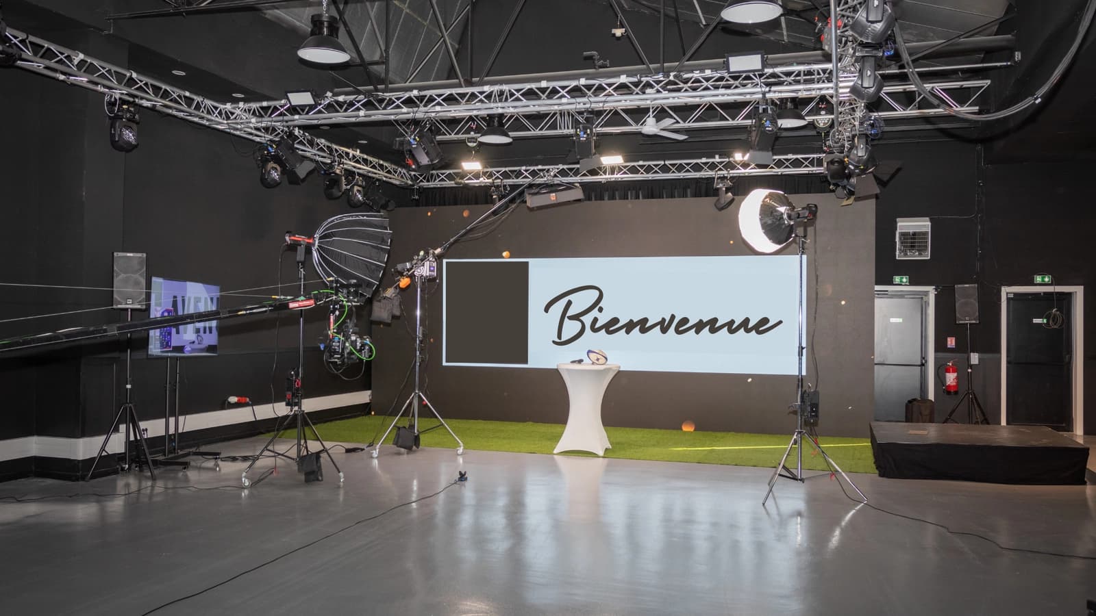 Space Filming set 10 minutes from Lille! - 0