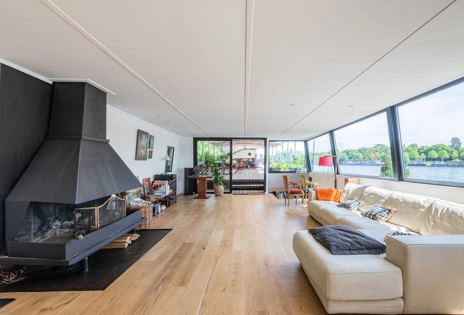 Living room in Houseboat in Saint Cloud with magnificent view - 0