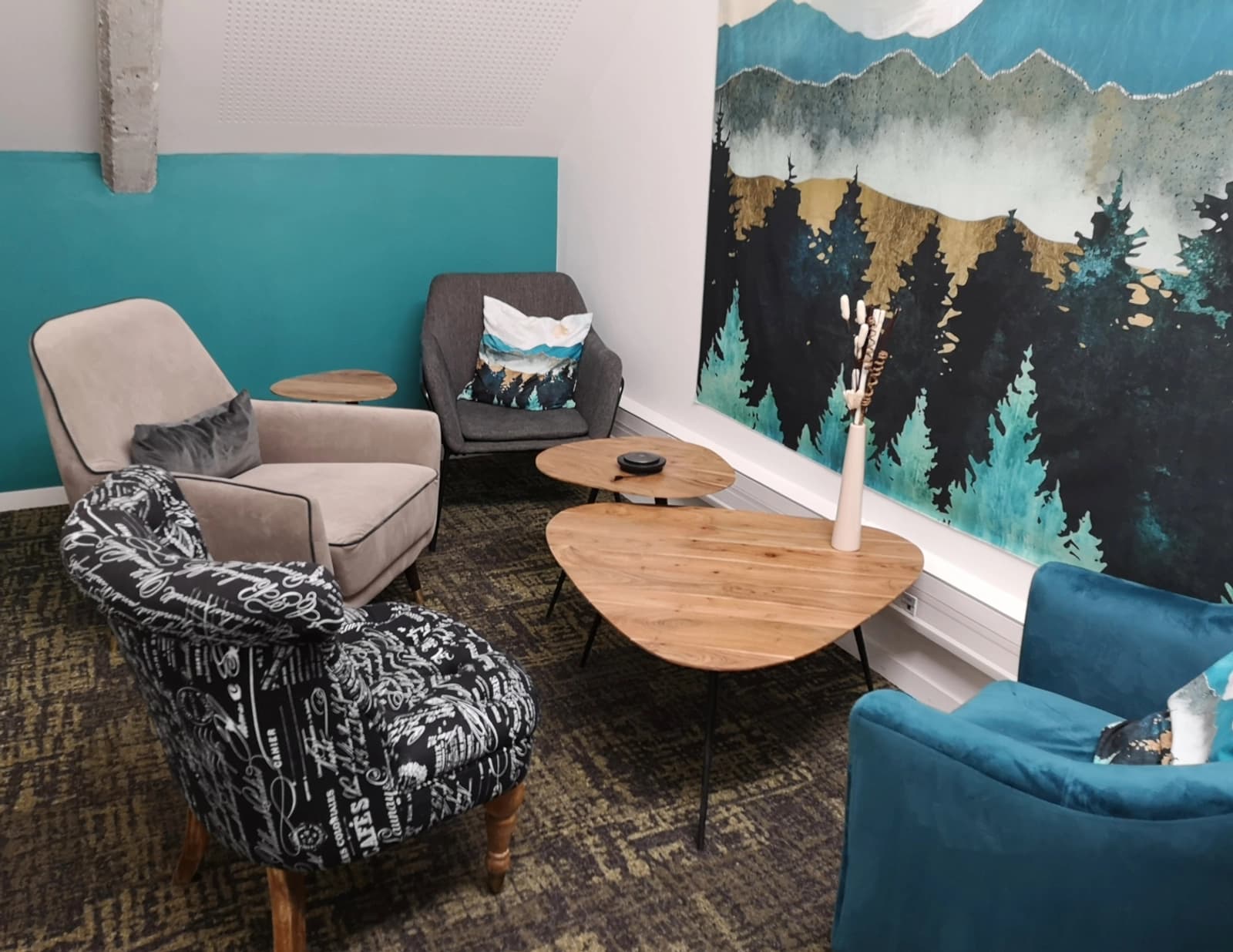Living room in Atypical workspace - 1