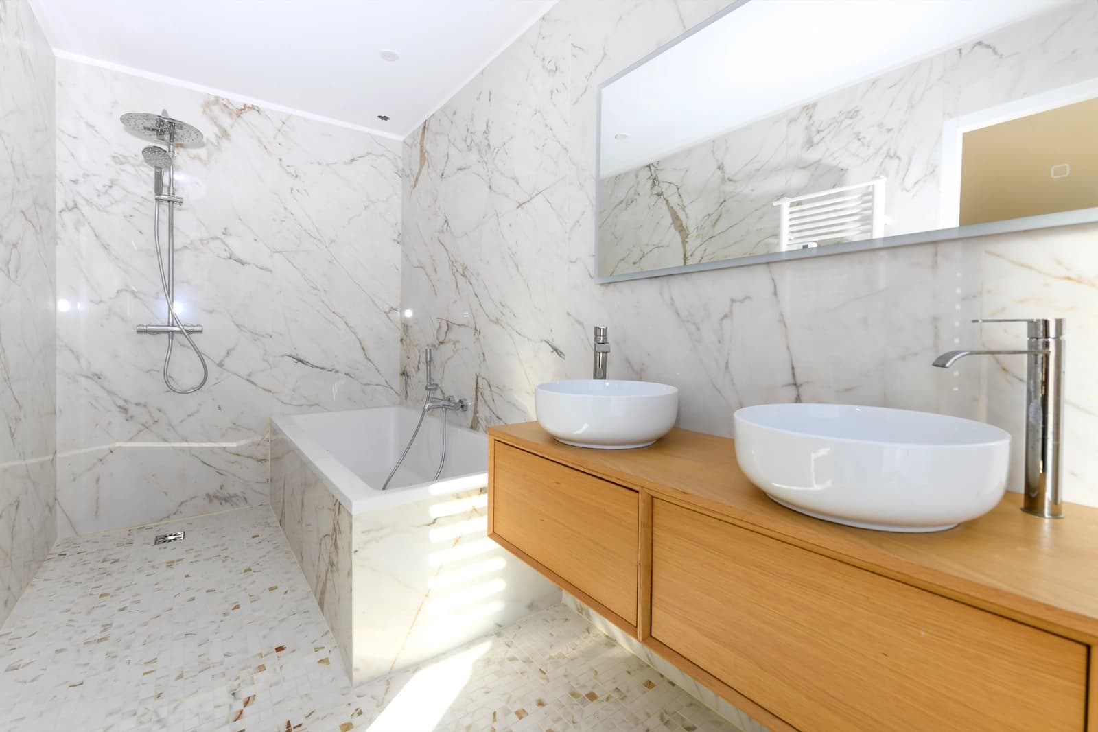Bathroom in Bright space in the 6th arrondissement - 1