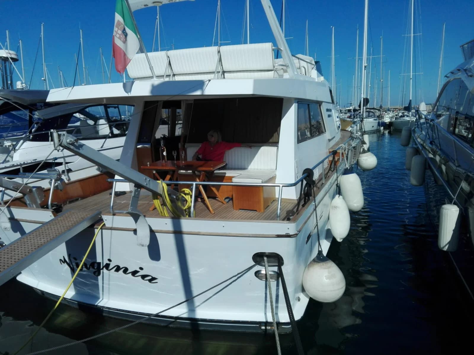 Salle de réunion dans Croisière de charme à bord d'un élégant bateau de 20m - 1