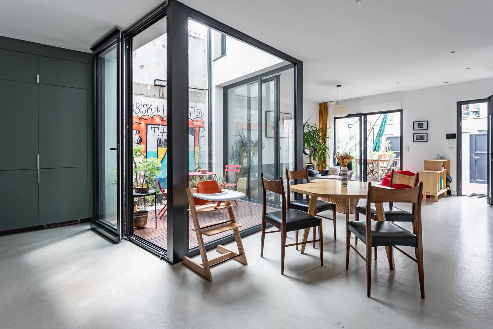 Meeting room in Bright architect-designed house with patio - 1