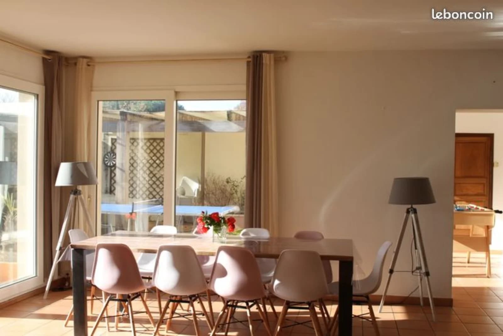 Meeting room in Superbe villa piscine privative jardin 1000m² - 1