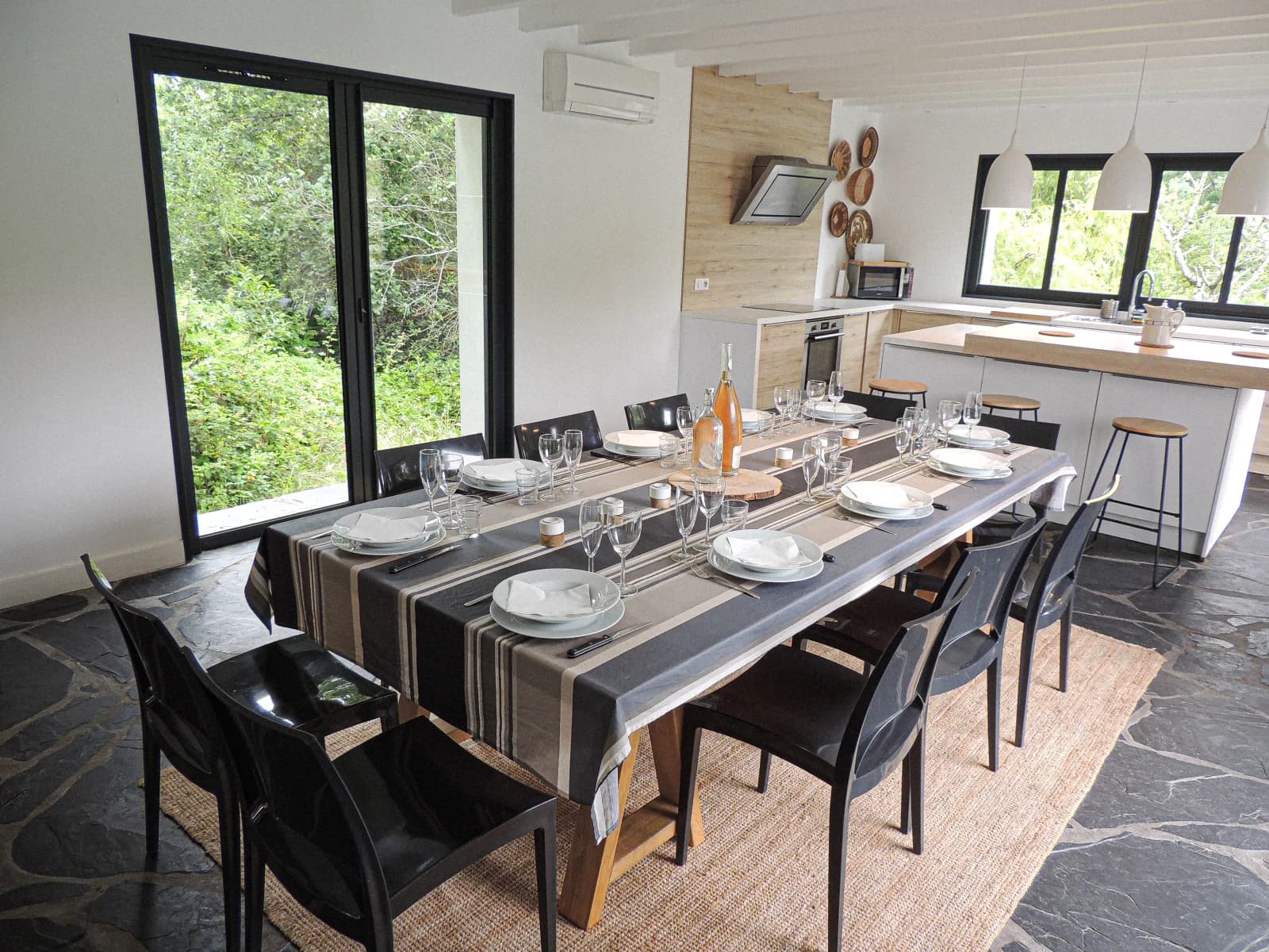 Salle de réunion dans Villa Beherena: un bijou moderne et design à découvrir - 1