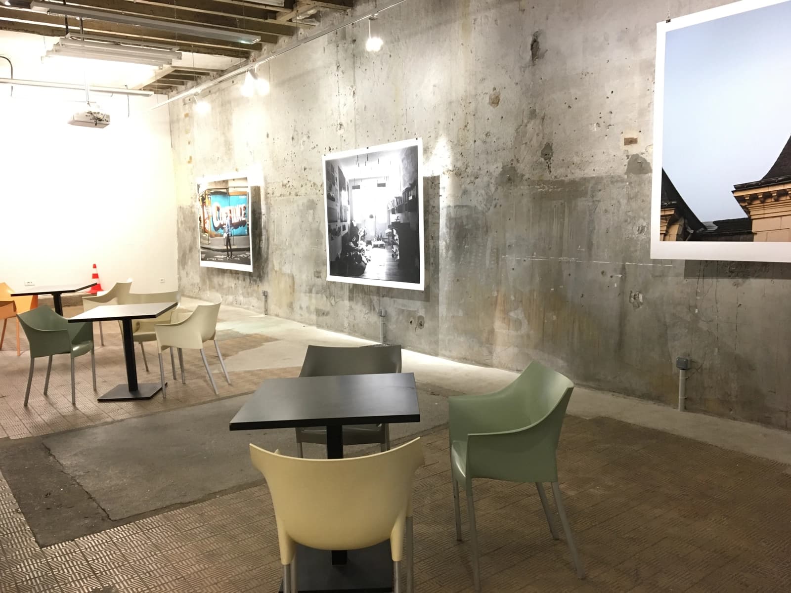 Meeting room in 250 m² Loft space in Tours - 1