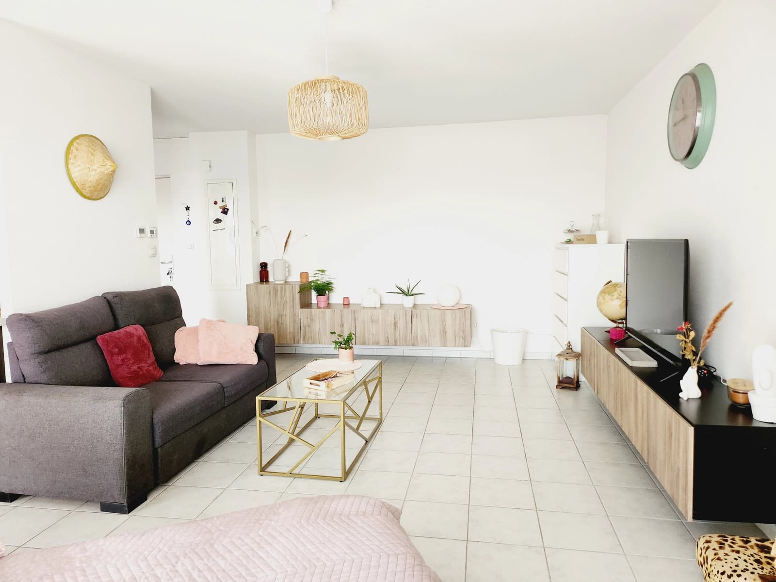Espace Logements clairs offrant de beaux volumes de vie - 0