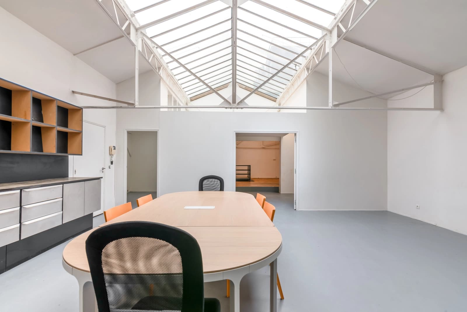 Espace Montreuil: espace lumineux sous une grande verrière - 2