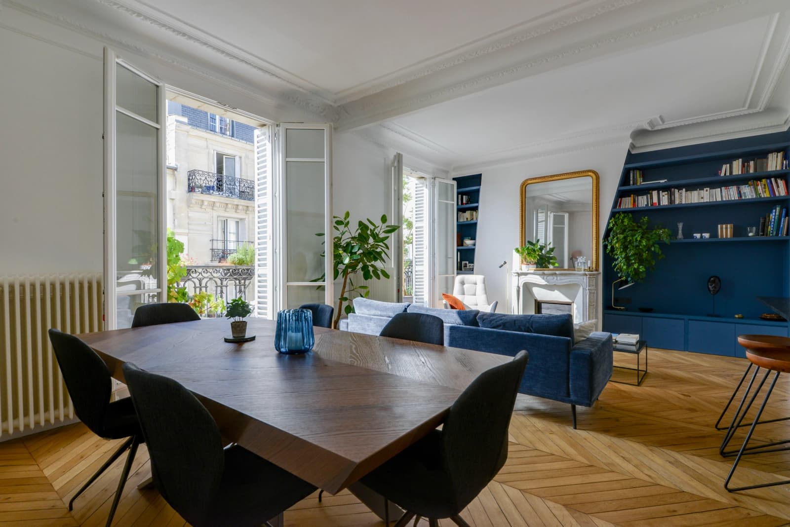 Salle de réunion dans Bel appartement alliant charme Haussmannien et design - 1