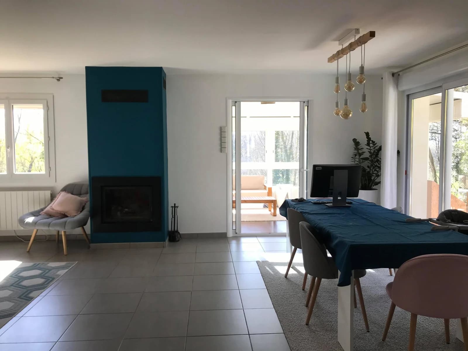 Meeting room in Quiet house, green setting - 1