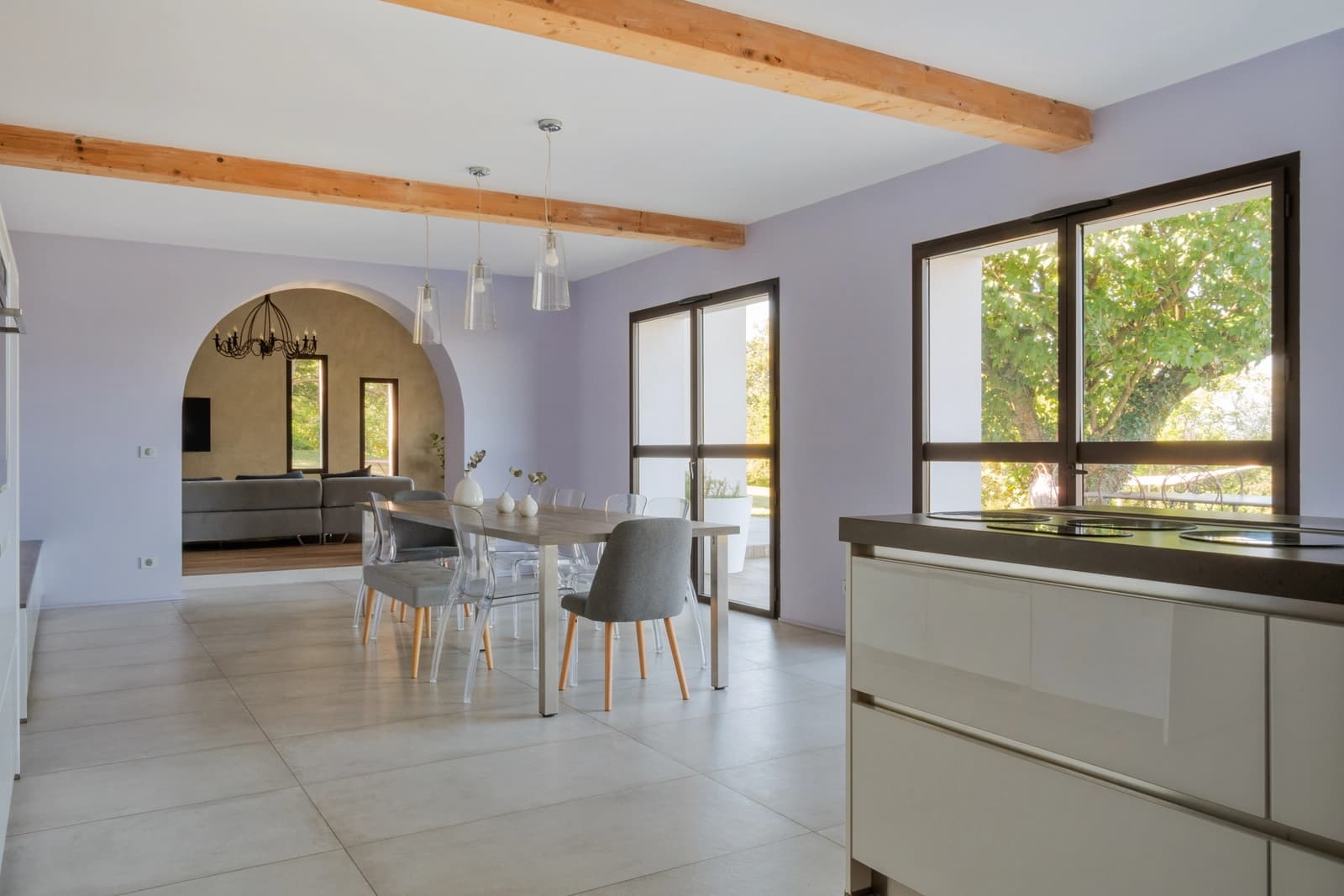 Maison au calme avec vue et vaste terrain de 5000m²