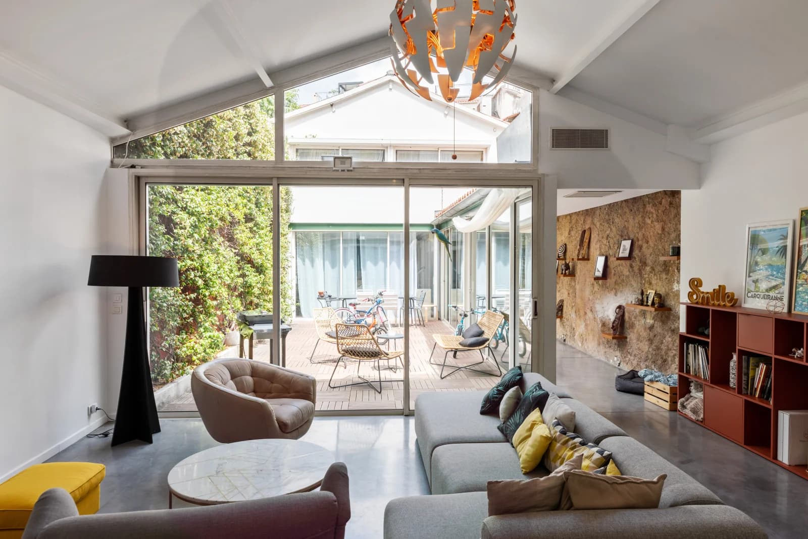Loft de charme avec son patio verdoyant et intimiste