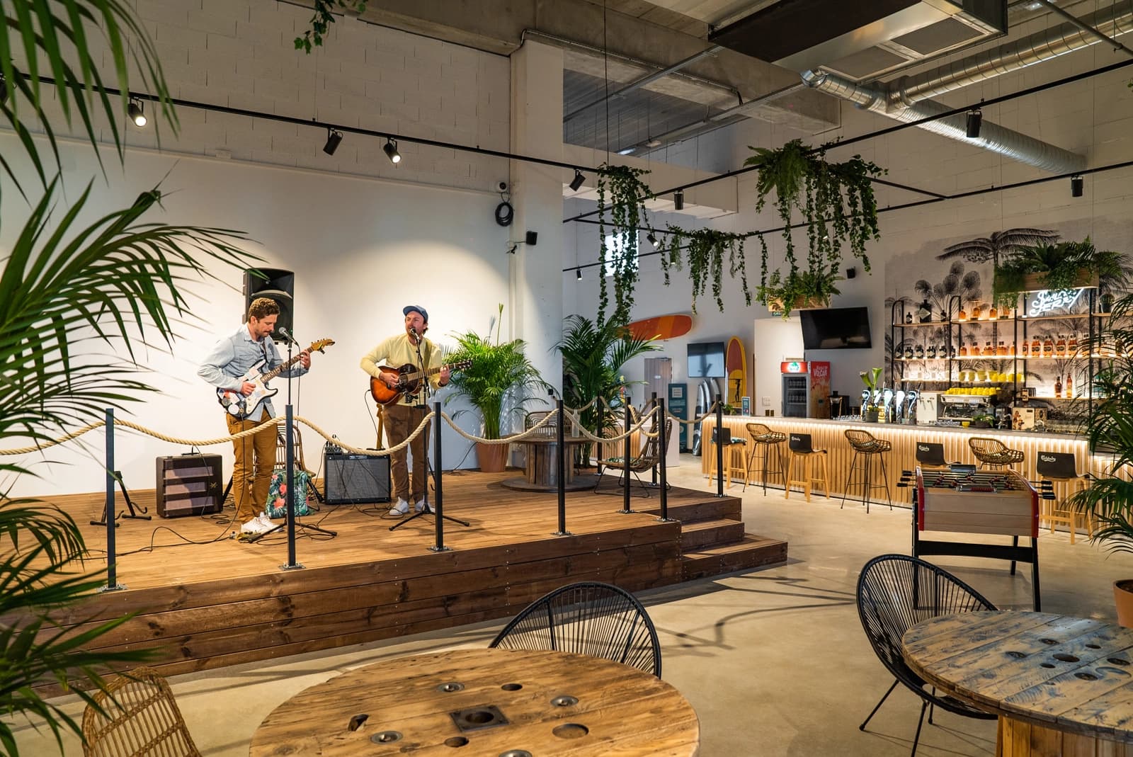 Meeting room in Unique location: a real urban surf spot! - 1