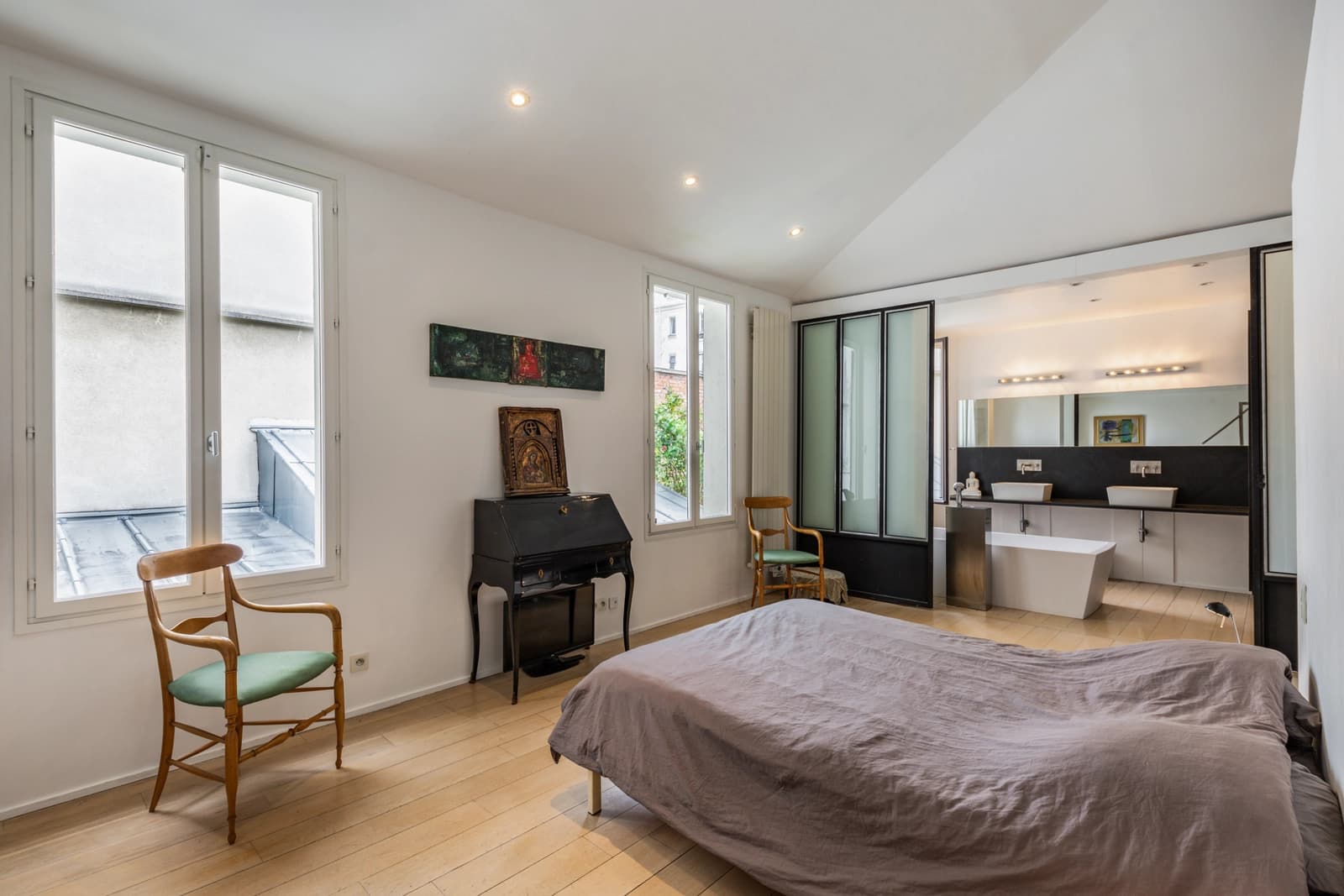 Bedroom in An architect-designed house with terrace in Paris - 1