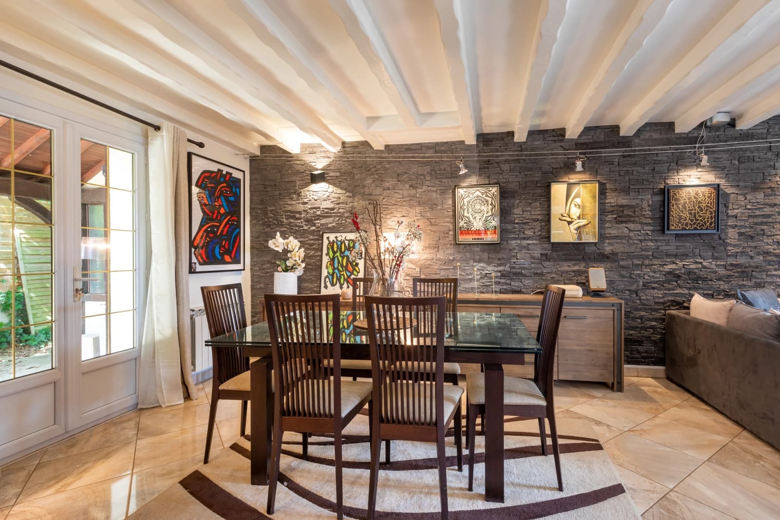 Salle de réunion dans Maison avec Terrasse et Jardin, un havre de calme - 1