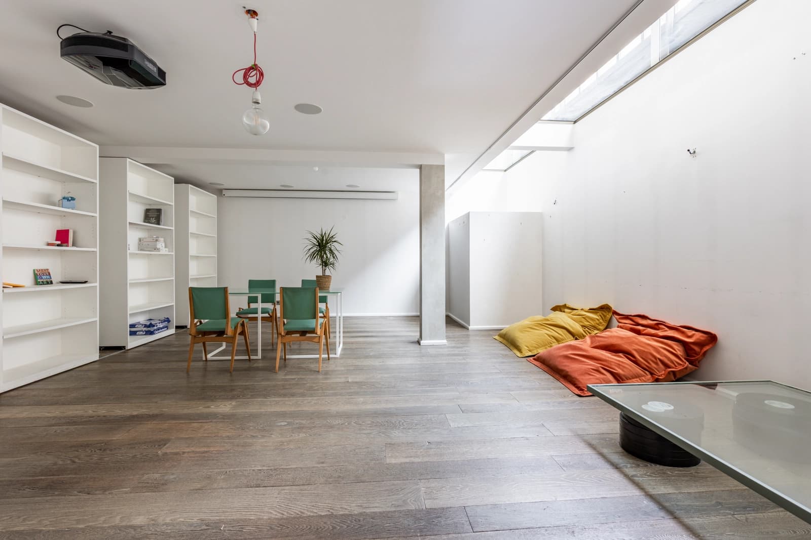 Espace Paris 11e: grand duplex épuré au design contemporain - 4