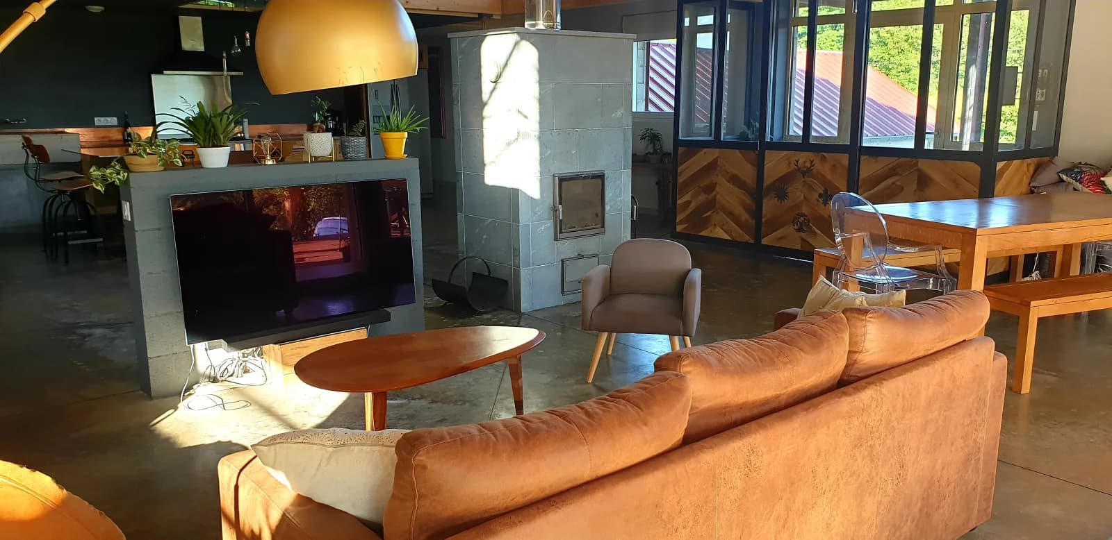 Salle de réunion dans Maison à l'esprit loft, un design contemporain - 1