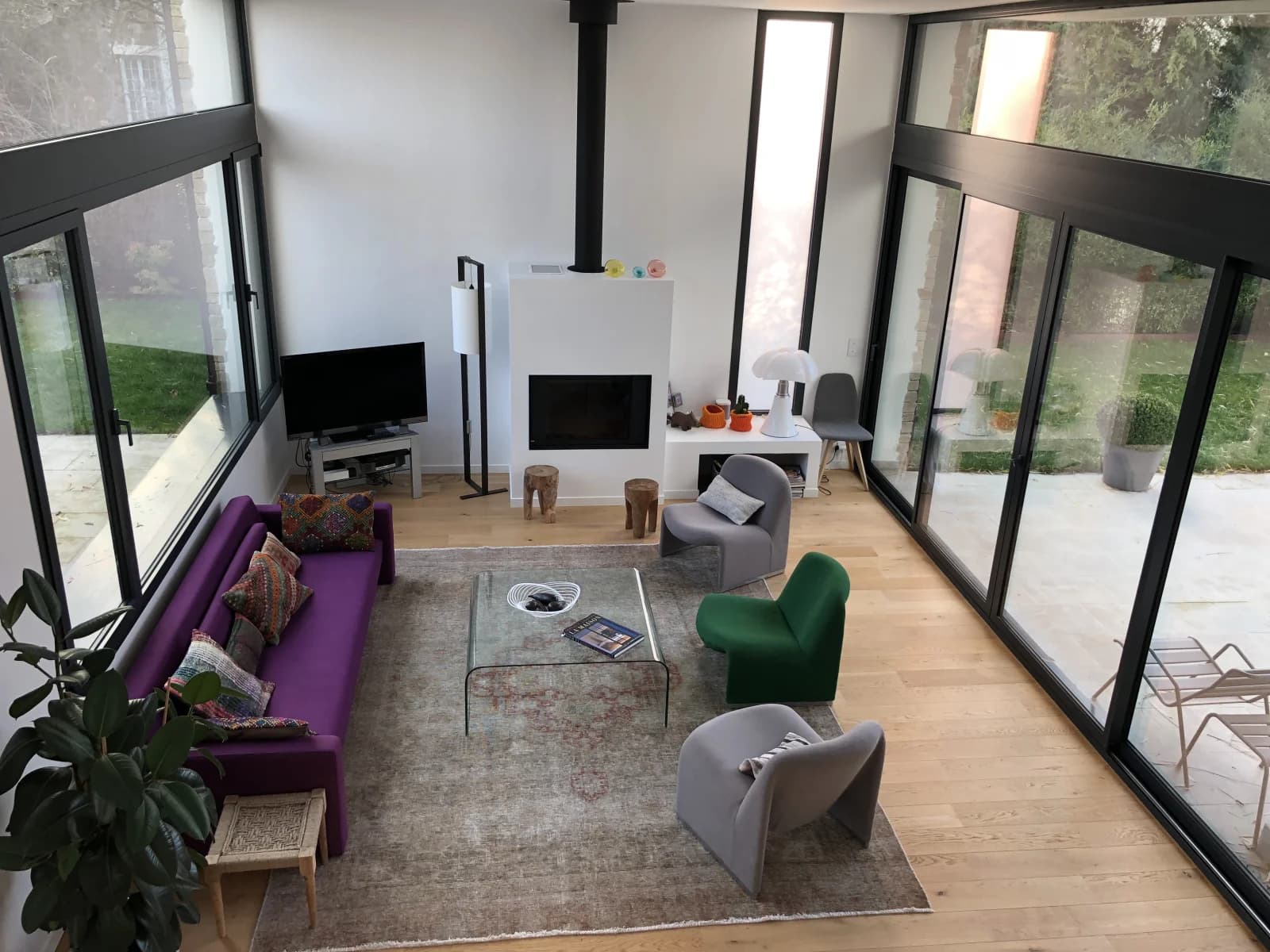 Salon dans Maison d'architecte inondée de lumière naturelle - 1